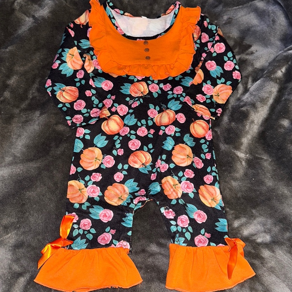 Host Pick 🎉 Boutique Pumpkin romper size 18m